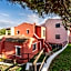 Villas with air conditioning and shared pool, just a few minutes from La Pelosa beach