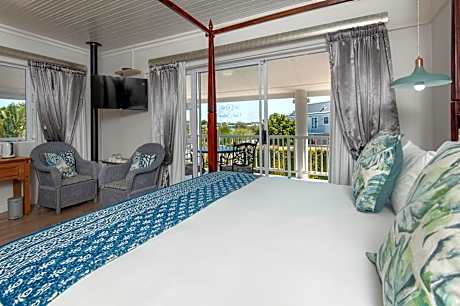 Suite with Mountain View