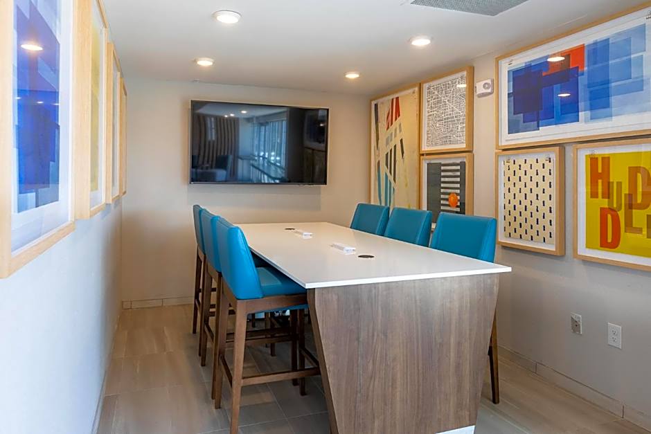 Holiday Inn Express & Suites Englewood - Denver South By IHG