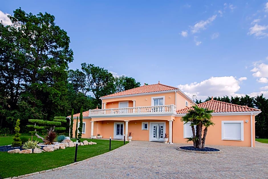VILLA DES CHENES-Adult only