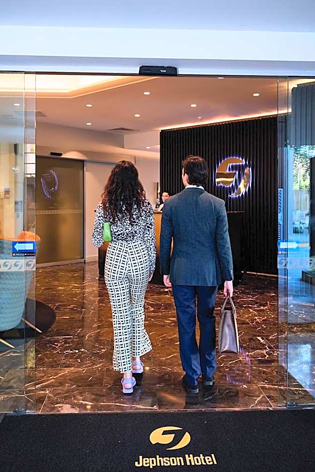 Jephson Hotel & Apartments