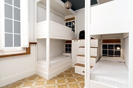 Bed in 4-Bed Mixed Dormitory Room