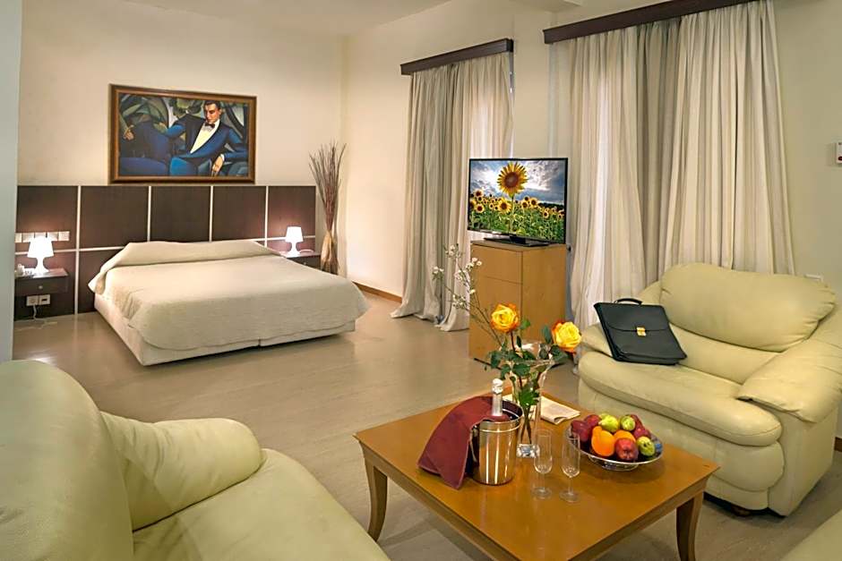 Photo 1 of 4 of Suite