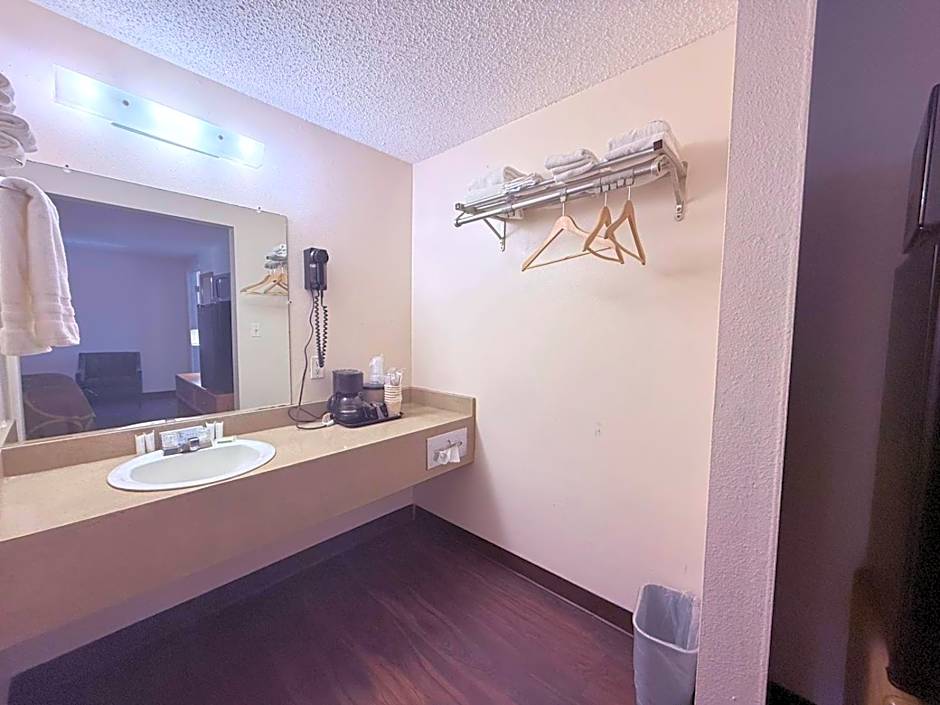 Hardin Lodge By Capital O Little Bighorn Battlefield I-90