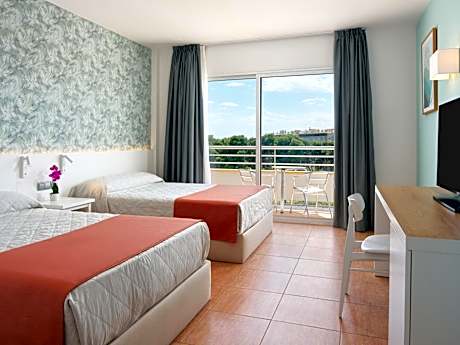 Standard Room with view (4 adults) with Access to Amusement Park + 1 Access to Ferrari