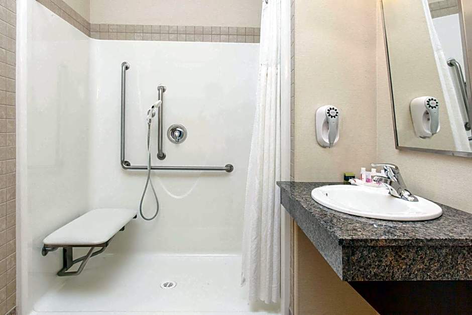 Ramada by Wyndham Pincher Creek