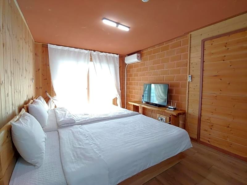 Jeju Hani Baram Pension
