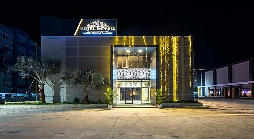 Treebo Imperia, Kommadi