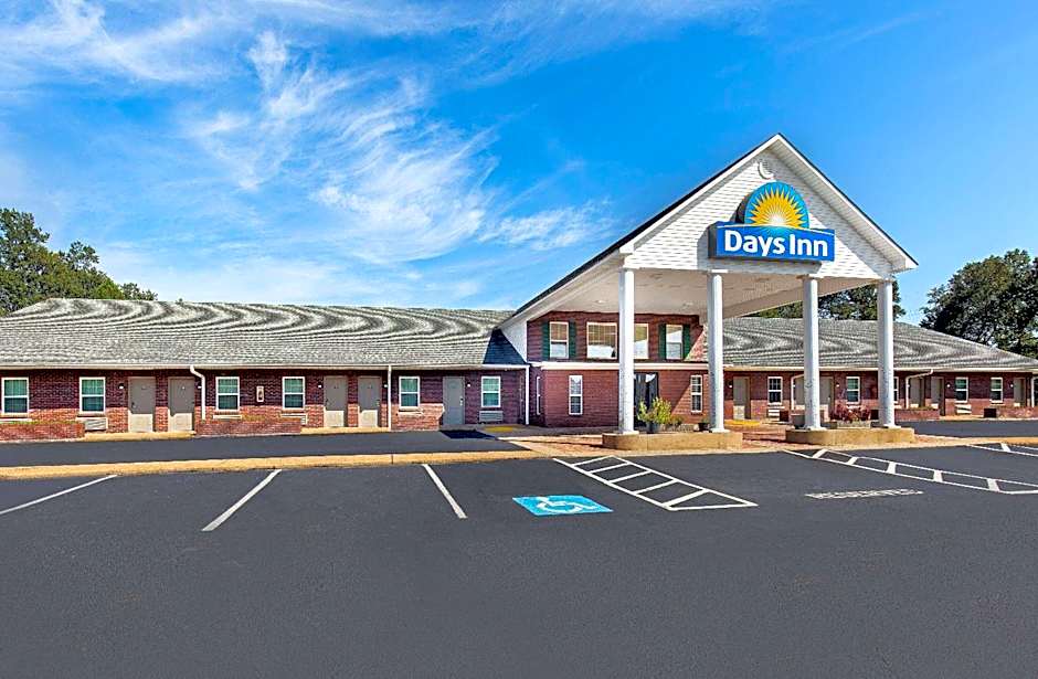 Days Inn by Wyndham Savannah