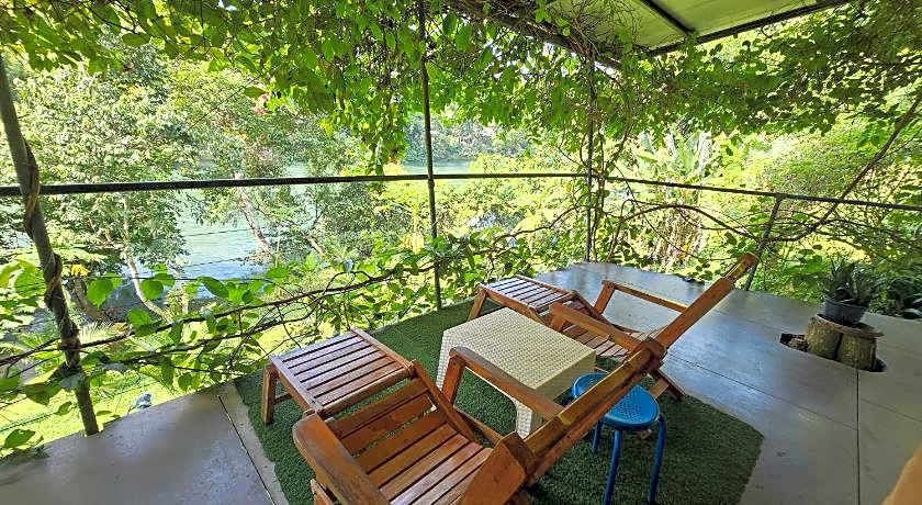 Baandin Chiewlarn Resort