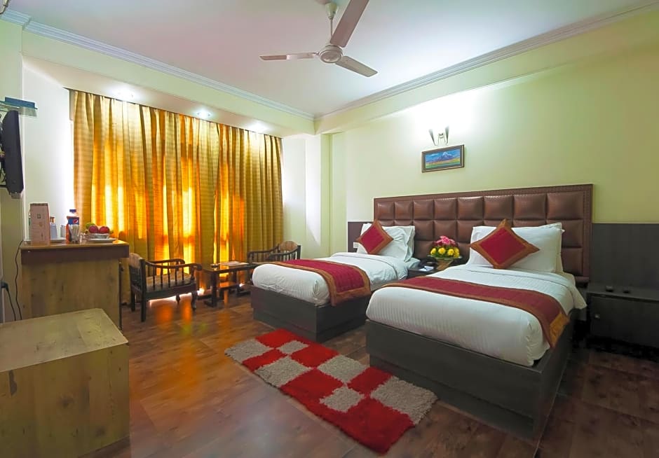 Capital O 2382 Hotel White House Continental