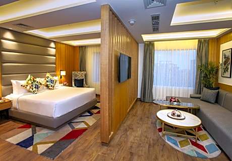 King Suite - Non-Smoking