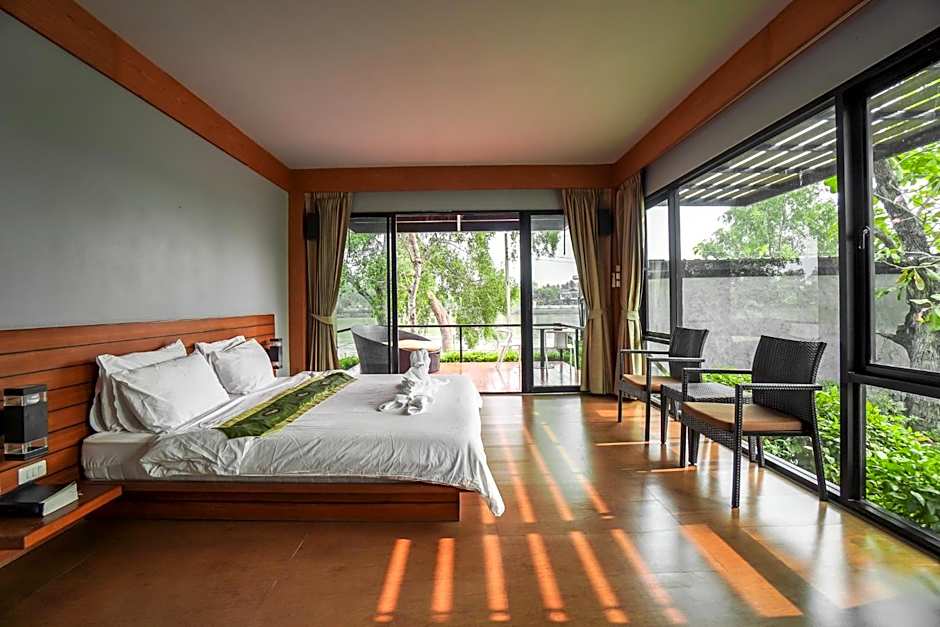 Photo 1 of 7 of 1 King Bed, Balcony