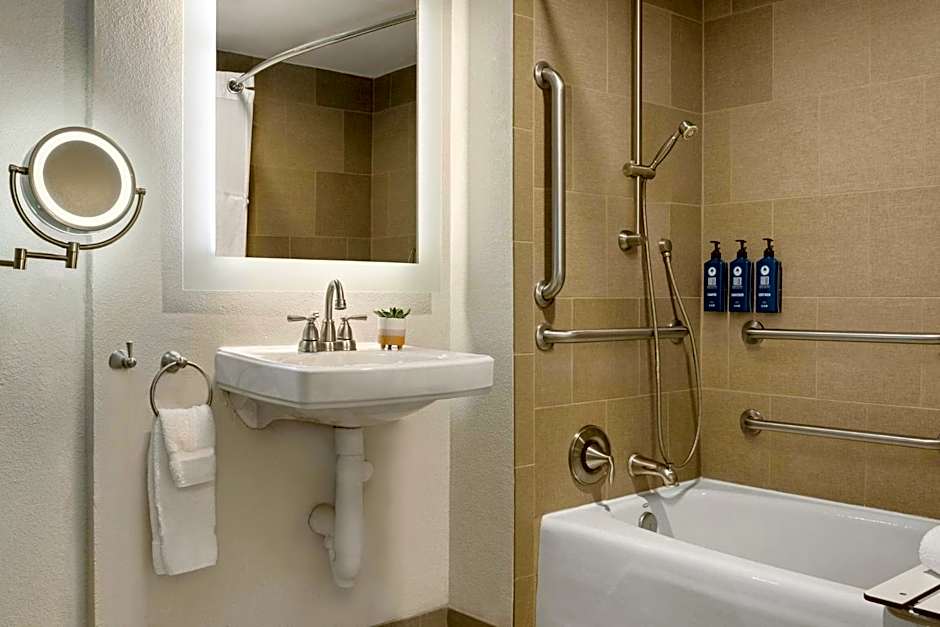 Peacock Suites