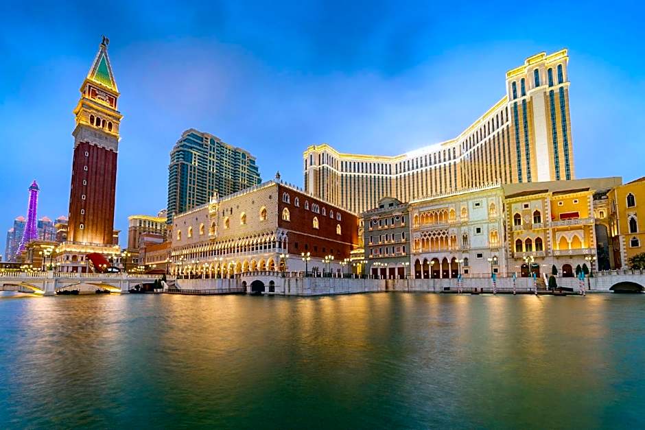 Golden Crown China Hotel