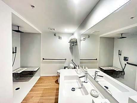 Deluxe One Bedroom Two Queen Accessible