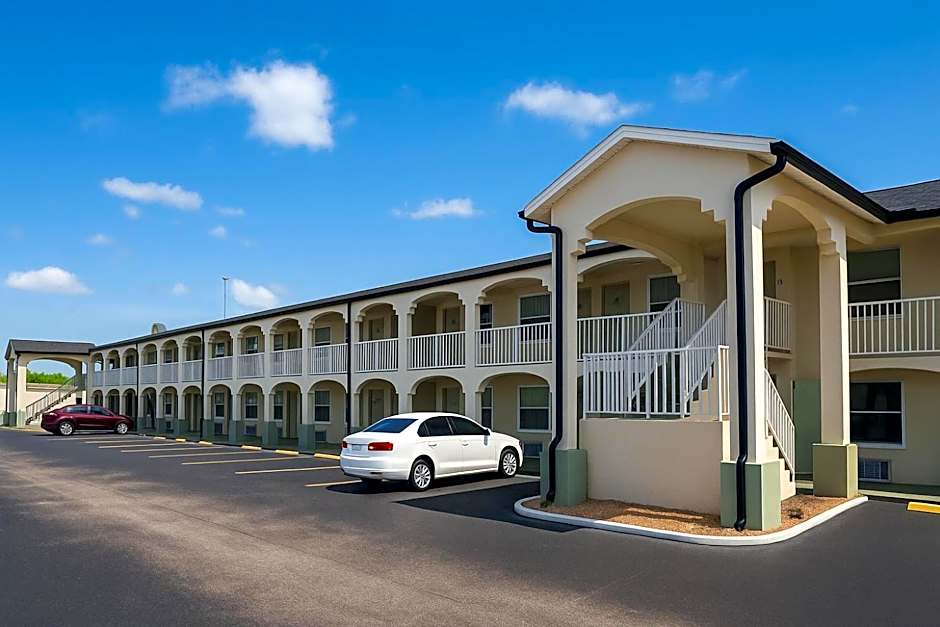 Days Inn by Wyndham Bradenton I-75