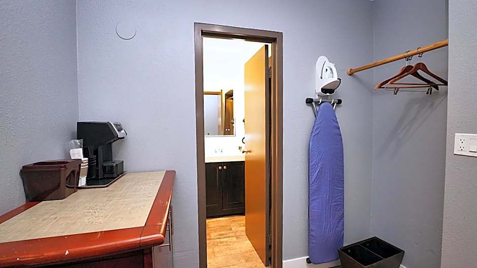 SeaSide Inn & Suites