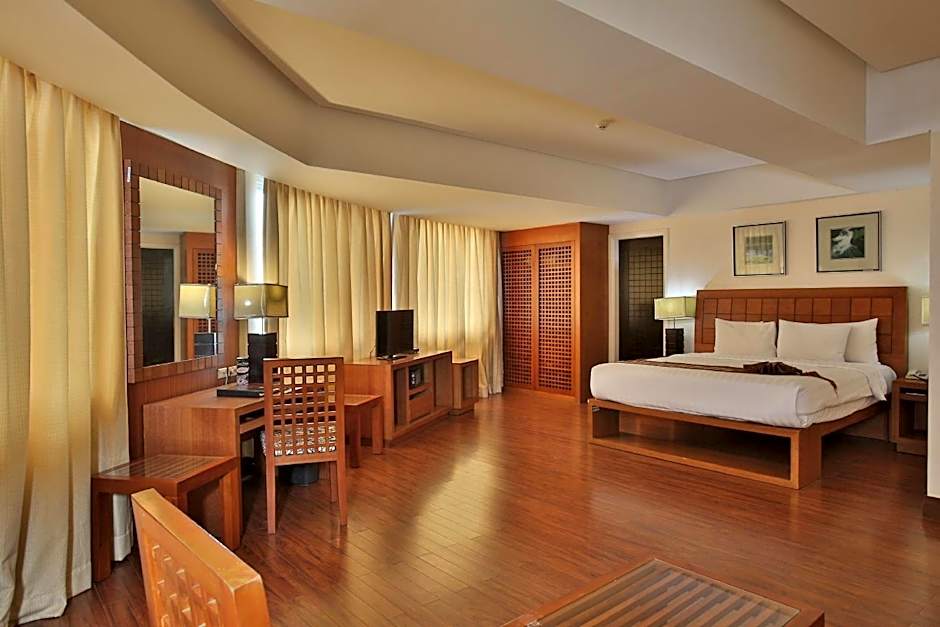 Crown Regency Hotel & Towers