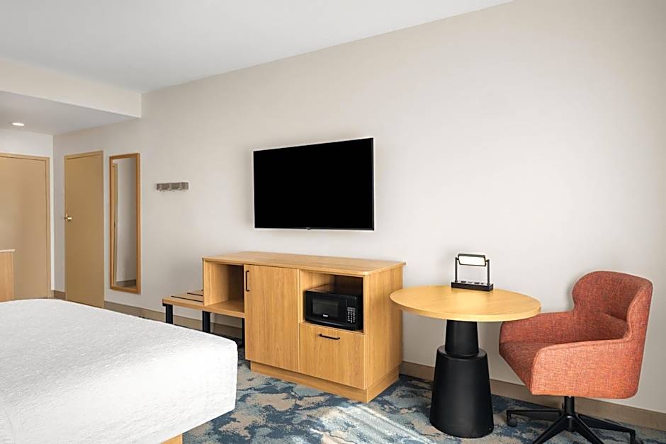 Hampton Inn & Suites Ontario