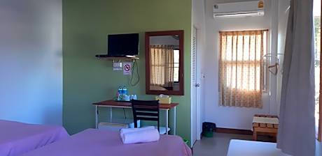Standard Twin Room with Mountain View