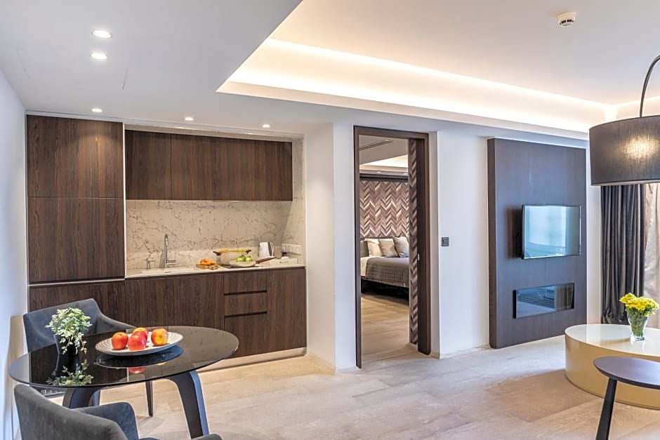 Almond Business Hotel