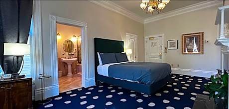 Room deluxe queen bed