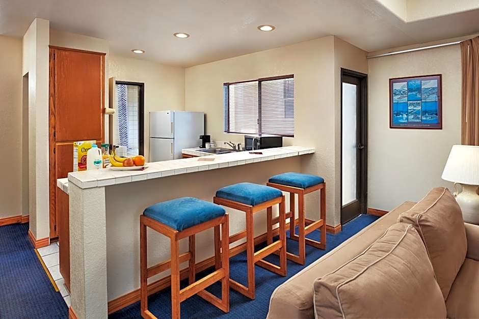 Seaport Village Inn, Avalon