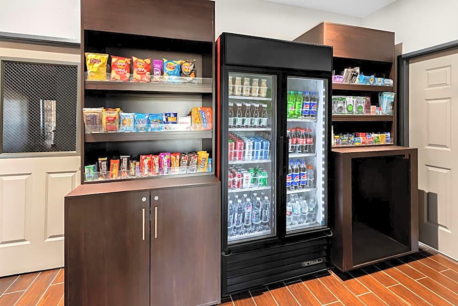 Country Inn & Suites by Radisson, Topeka West, KS