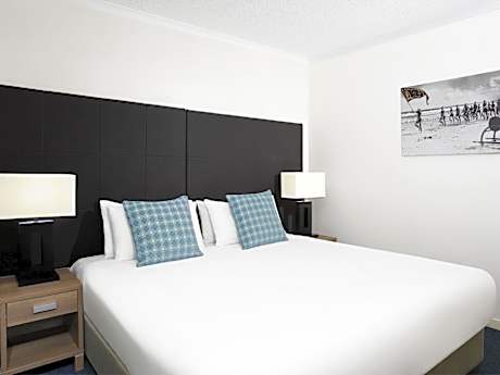 One-Bedroom Suite with Water View - Lock Off