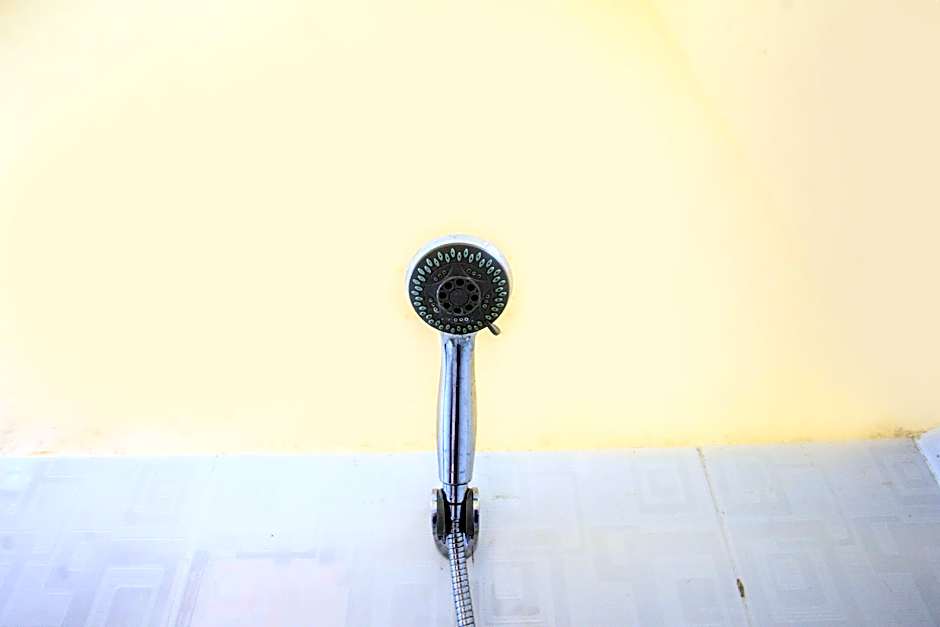 Capital O 93391 Golden Manggis Hotel Near SMKN 1 Lingsar