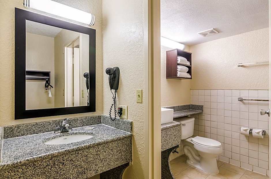 Red Roof Inn PLUS+ Wichita East