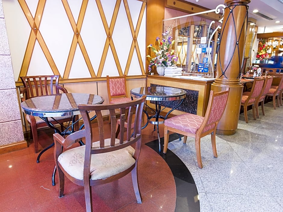 Majestic Suites Hotel