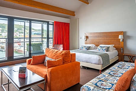 Deluxe Suite with Sea View