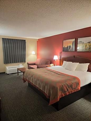 King Room with Roll-in Shower - Mobility Accessible/Non-Smoking