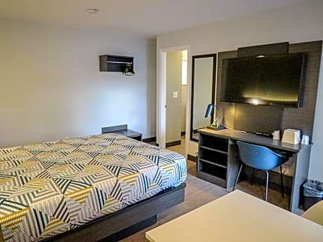 Queen Room - Non-Smoking