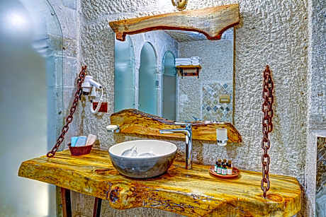 Cave Suite