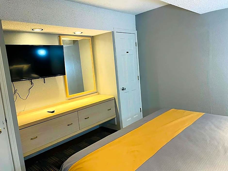Travelodge by Wyndham Sellersburg / Louisville North