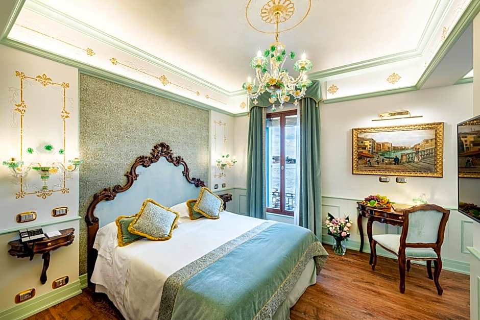 Hotel Monaco & Grand Canal