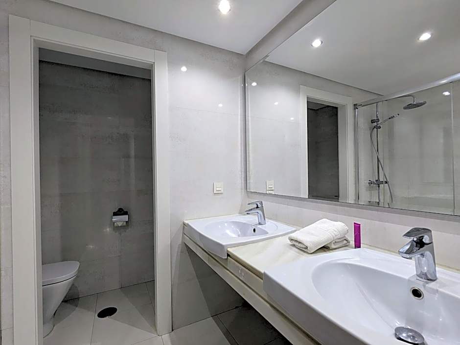 Benabola Hotel & Suites