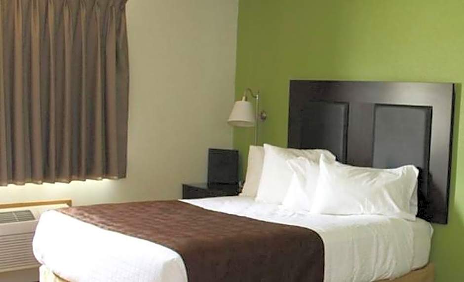 Photo 1 of 4 of 1 King Bed, Mobility Accessible, Bathtub