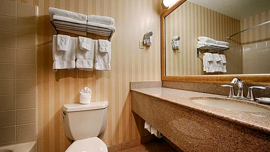 Best Western Plus Landmark Inn