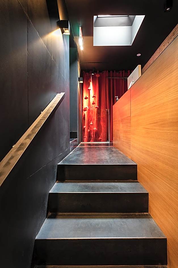 The Black Boutique -- Turistea Suites