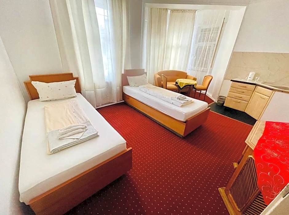 Pension De Lux Augsburg