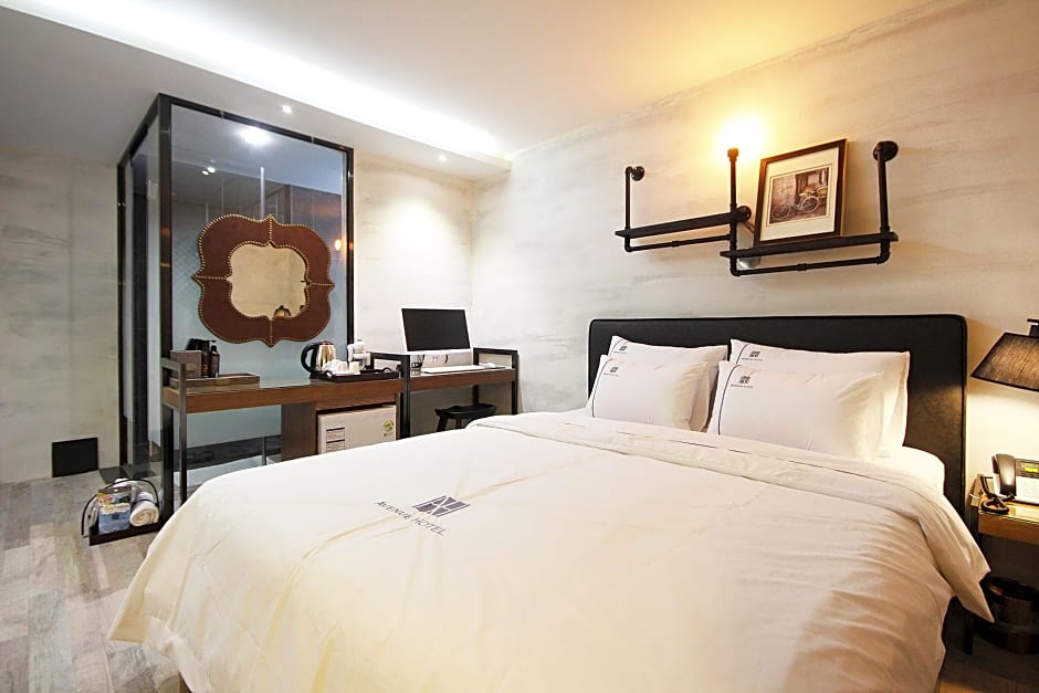 Avenue Hotel