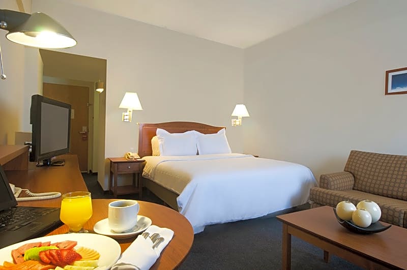 Fiesta Inn Express San Luis Potosí Oriente