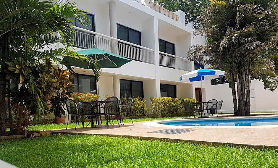 Hotel Holly