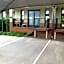 Francis Phillip Motor Inn and The Lodge
