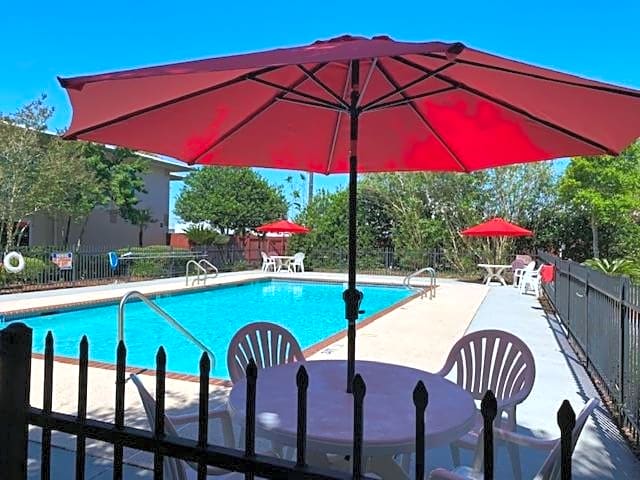 Ramada by Wyndham Luling