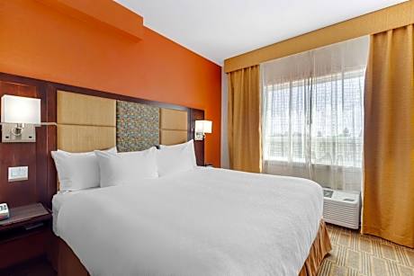 Accessible - 1 King, Mobility Accessible, Bathtub, Non-Smoking, Full Breakfast